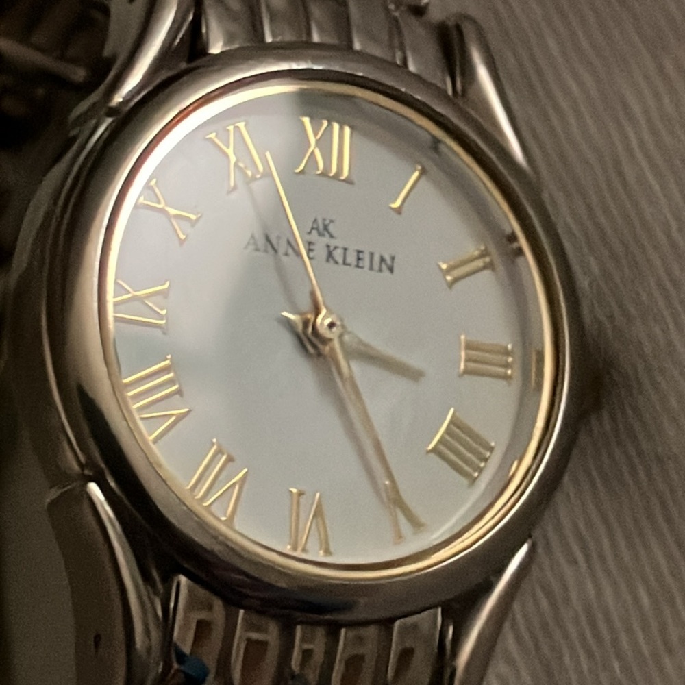 ❤️‍🔥❤️‍🔥Anne Kline women’s watch👀